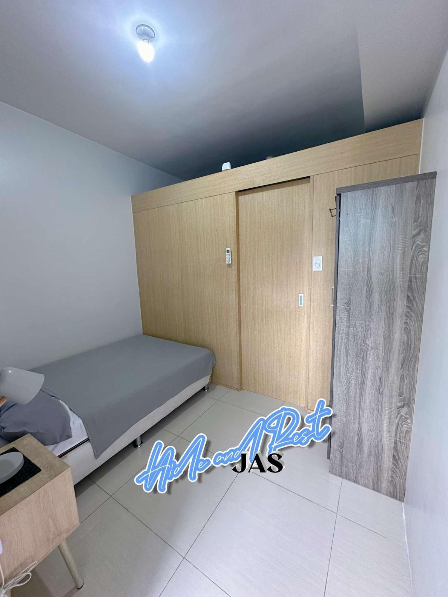 Jas Hide And Rest Hotel Manila Bagian luar foto